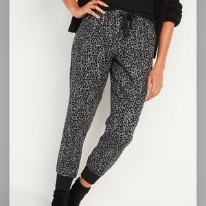 Women’s Old Navy Leopard Print Lounge Pajama Pants